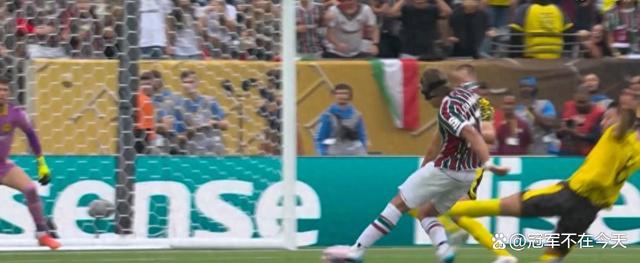 弗鲁米嫩塞0-0多特半场数据：射门8-3，射正2-0，良机0-0(弗鲁米嫩塞球衣)